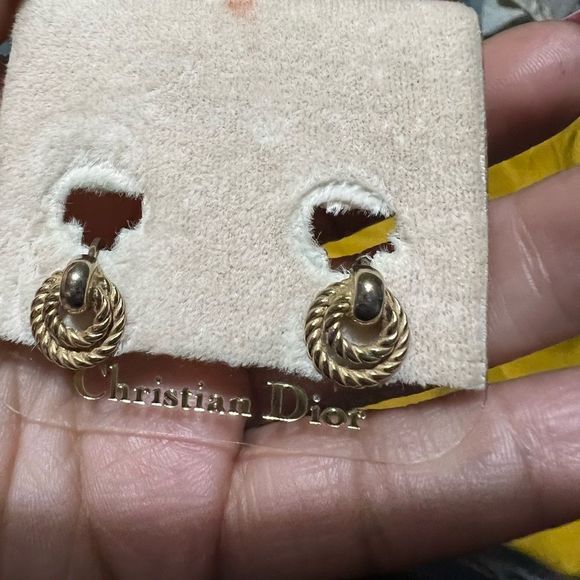 VINTAGE CHRISTIAN DIOR GOLD CLIP EARRINGS - Picture 4 of 4